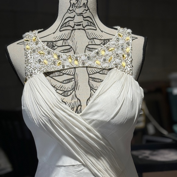 White floor length formal gown. Hoagland New York size 4 - Picture 7 of 7